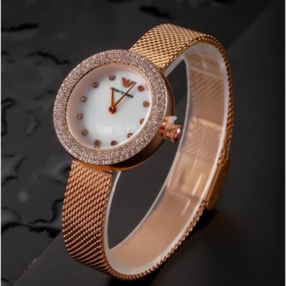 ساعت مچی زنانه صفحه سفید قاب فول نگین بند حصیری+باطری اضافی کد3008