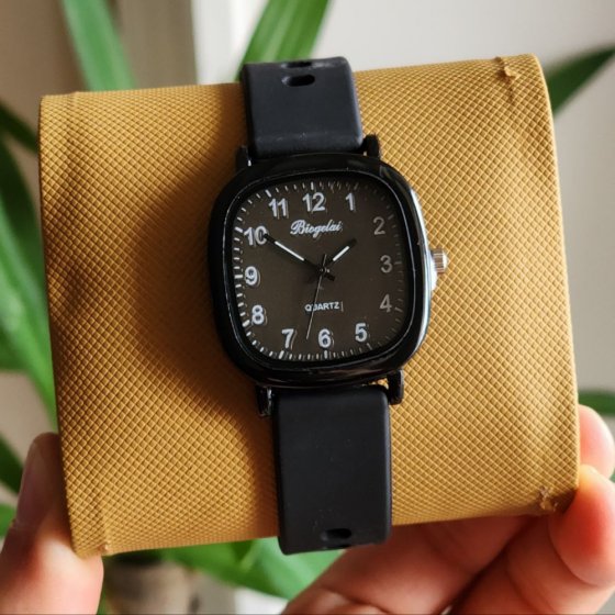 ساعت مچی فانتزی سیلیکونی صفحه مربع رنگی پاستیلی(مشکی )+باطری اضافی کد 3031