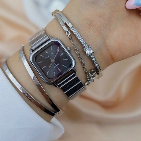 ساعت مچی زنانه نایدو رنگ ثابت مکعبی شرکتی بند کرکره ایی استیل نقره ایی مشکی+باطری اضافی کد 2300