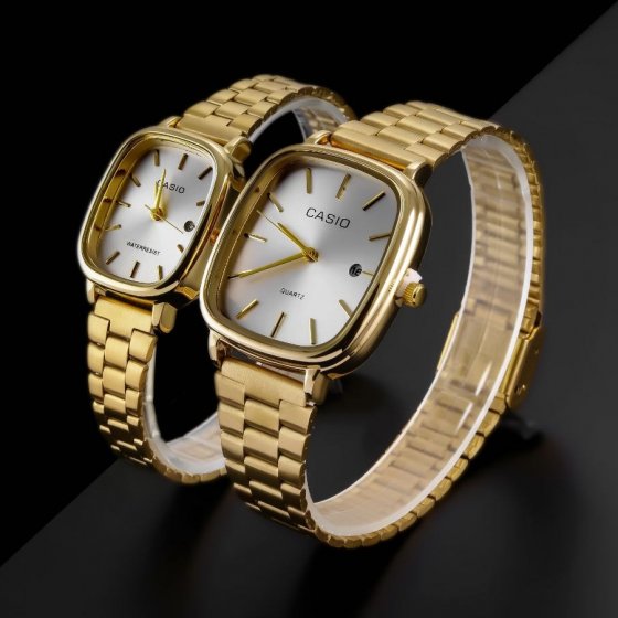 ساعت مچی مردانه کاسیو صفحه مربعی سفید بند طلایی استیل +باطری اضافی کد 2418