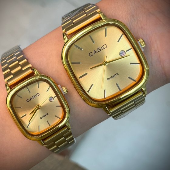 ساعت مچی مردانه  کاسیو صفحه مربعی طلایی بند طلایی استیل+باطری اضافی کد 2419