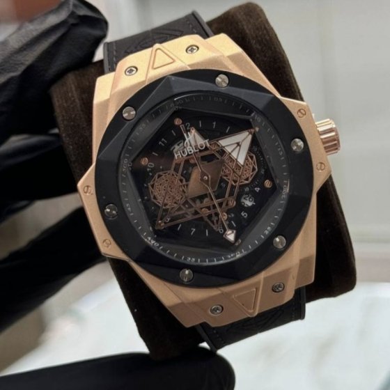 ساعت مچی مردانه هابلوت طرح کهکشانی (فضایی)  بند مشکی قاب طلایی +باطری اضافی کد 2429