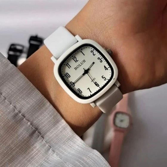 ساعت مچی زنانه و دخترانه بلون  BOLUN بند سیلیکونی پاستیلی سفید+باطری اضافی کد 2558