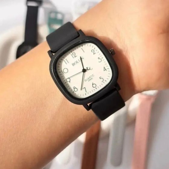 ساعت مچی زنانه و دخترانه بلون BOLUN بند سیلیکونی  پاستیلی مشکی+باطری اضافی کد 2559