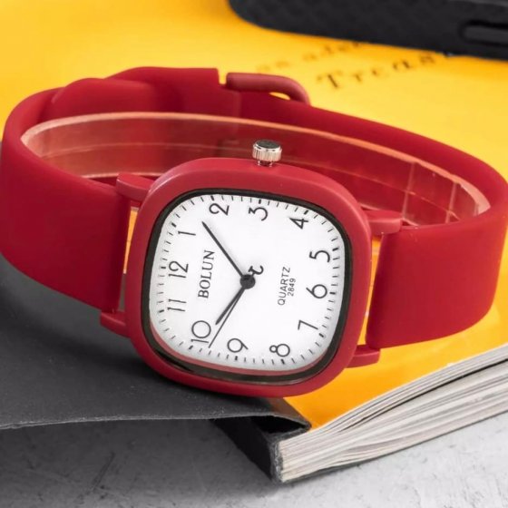ساعت مچی زنانه و دخترانه بلون BOLUN بند سیلیکونی پاستیلی قرمز +باطری اضافی کد 2562