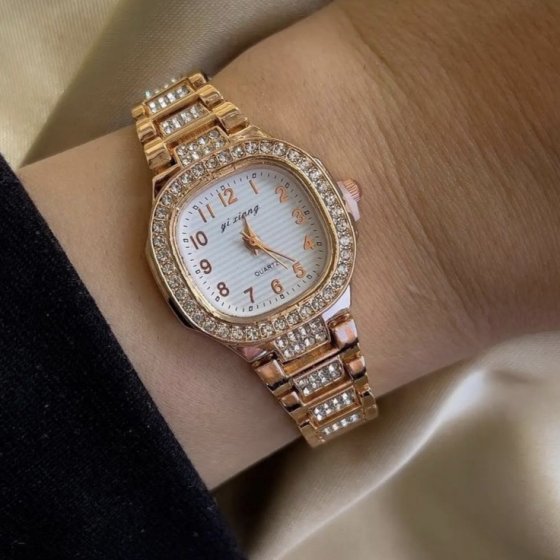 ساعت مچی زنانه دستبندی نگین دار دلوین Delvin شیک و مجلسی رزگلد+باطری اضافی کد 2680