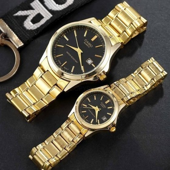 ساعت ست و تکی زنانه و مردانه عقربه ای کاسیو CASIO صفحه گرد مشکی بند استیل طلایی+باطری اضافی - تک کد 2723