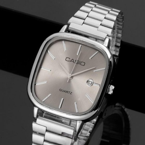 ساعت مچی  مردانه کاسیو صفحه مربعی طوسی بند نقره ایی استیل شیک و خاص پسند عقربه نقره ایی ضدآب +باطری اضافی کد 2873