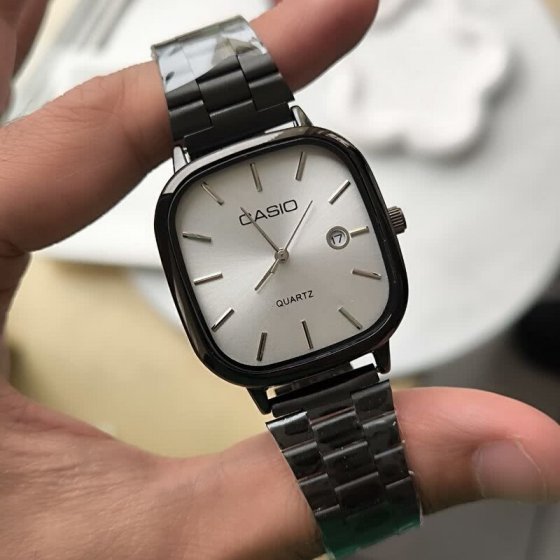ست ساعت مچی مردانه و زنانه  کاسیو صفحه مربعی سفید بندمشکی استیل شیک و خاص پسند عقربه نقره ایی ضدآب+باطری اضافی کد 2883