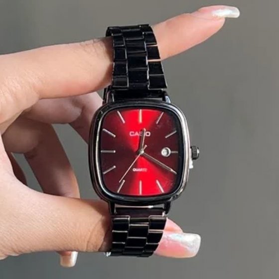 ست ساعت مچی زنانه و مردانه کاسیو صفحه مربعی زرشکی (قرمز) بندمشکی استیل شیک و خاص پسند عقربه نقره ایی ضدآب+باطری اضافی کد 2885