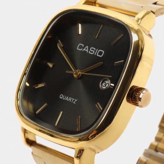 ساعت مچی  مردانه کاسیو صفحه مربعی مشکی بند طلایی استیل شیک و خاص پسند  ضدآب +باطری اضافی کد 2889