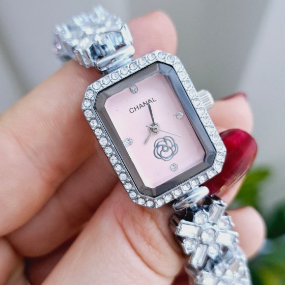 ساعت مچی زنانه نگین دار چنل CHANAL دستبندی صفحه مستطیلی صورتی+باطری اضافی  کد 3110