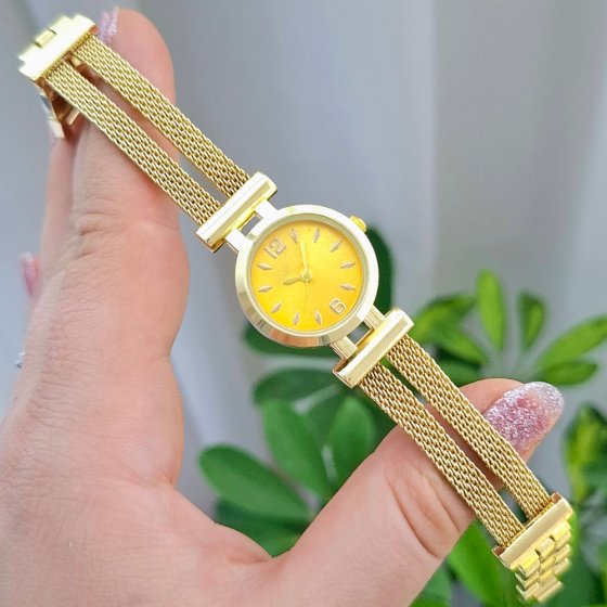 ساعت مچی زنانه بند حصیری طلایی صفحه نمایش گرد طلایی +باطری اضافی کد 3149