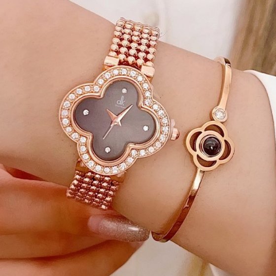 ساعت مچی زنانه و دخترانه طرح ونکلیف DEEN KEEN رنگ رزگلد صفحه نمایش مشکی+باطری اضافی کد9076