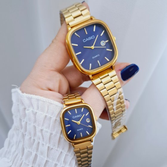 ست ساعت مچی زنانه و مردانه کاسیو صفحه مربعی سورمه ایی بند طلایی استیل شیک و خاص پسند ضدآب+باطری اضافی کد 9115