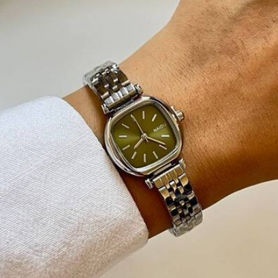 ساعت مچی زنانه نایدو NAIDU بند حصیری استیل نقره ایی مدل صفحه مربعی سبز کد 9182