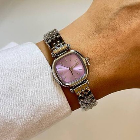 ساعت مچی زنانه نایدو NAIDU بند حصیری استیل نقره ایی مدل صفحه مربعی بنفش +باطری اضافی کد 9183