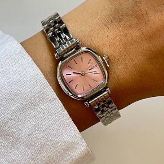 ساعت مچی زنانه نایدو NAIDU بند حصیری استیل نقره ایی مدل صفحه مربعی صورتی +باطری اضافی کد 9184