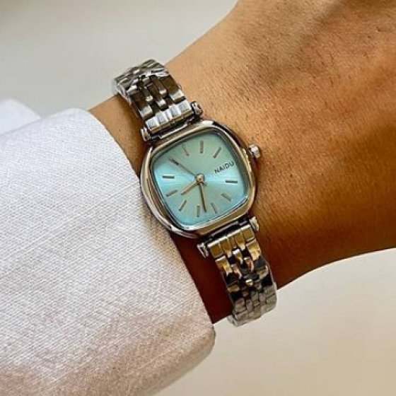 ساعت مچی زنانه نایدو NAIDU بند حصیری استیل نقره ایی مدل صفحه مربعی آبی +باطری اضافی کد 9185