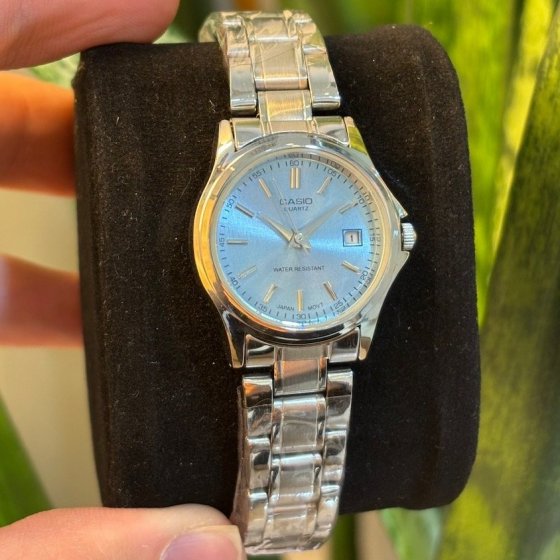 ساعت زنانه عقربه ای کاسیو CASIO صفحه گرد آبی بند استیل نقره ایی ضدآب+باطری اضافی کد 9188