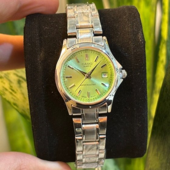 ساعت زنانه عقربه ای کاسیو CASIO صفحه گرد سبز بند استیل نقره ایی ضدآب+باطری اضافی کد 9192