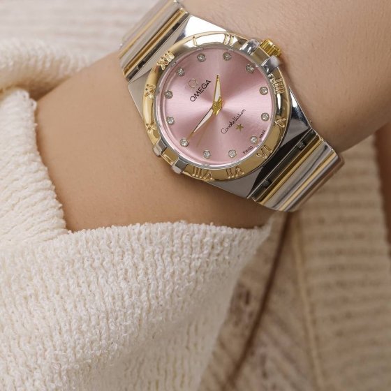 ساعت مچی زنانه  امگا طرح کانستلیشن Omega Constelation کیفیت عالی بند استیل دو رنگ صفحه نمایش صورتی+باطری اضافی کد 9194