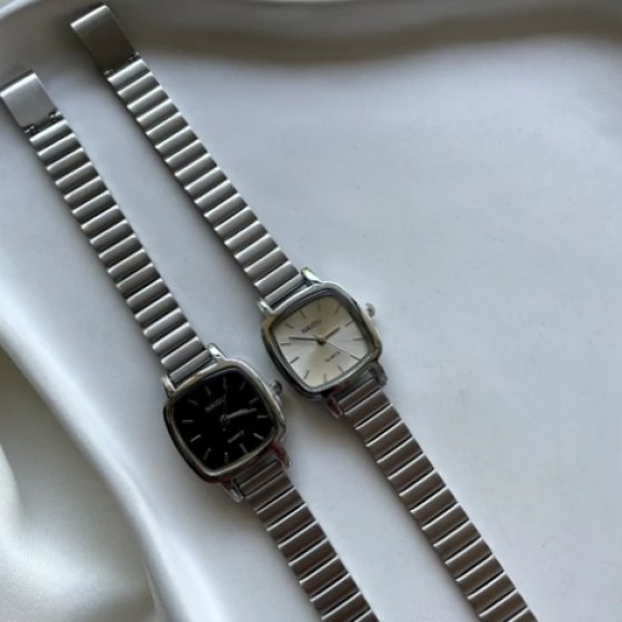 ساعت مچی زنانه نایدو naidu منیمال بند استیل کرکره ایی مربعی مشکی+باطری اضافی کد 9220