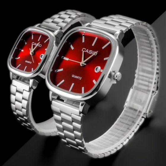 ست ساعت مچی مردانه و زنانه کاسیو صفحه مربعی زرشکی(قرمز) بند نقره ایی استیل شیک و خاص پسند عقربه نقره ایی ضدآب+باطری اضافی کد9387