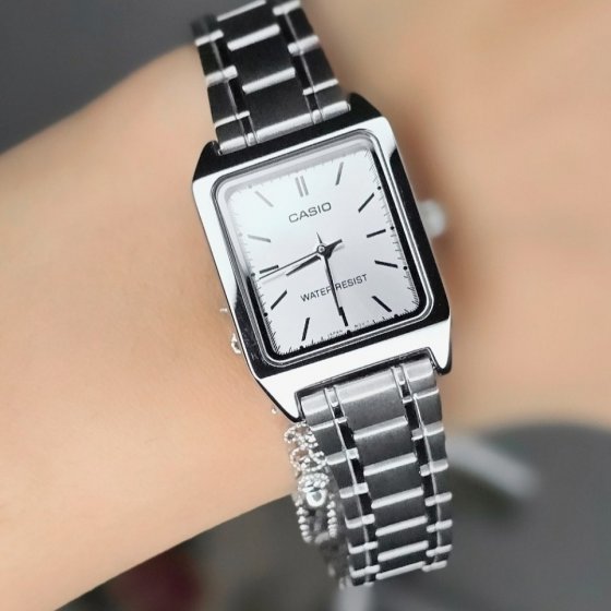 ساعت مچی زنانه کاسیو کلاسیک  casio classic white بنداستیل نقره ایی سفید+باطری اضافی کد 9410