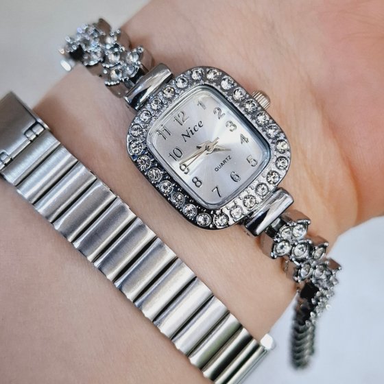 ساعت مچی Nice زنانه و دخترانه رنگ ثابت دستبندی بند استیل نقره ایی نگین کاری شده صفحه مربعی+باطری اضافی کد 9482