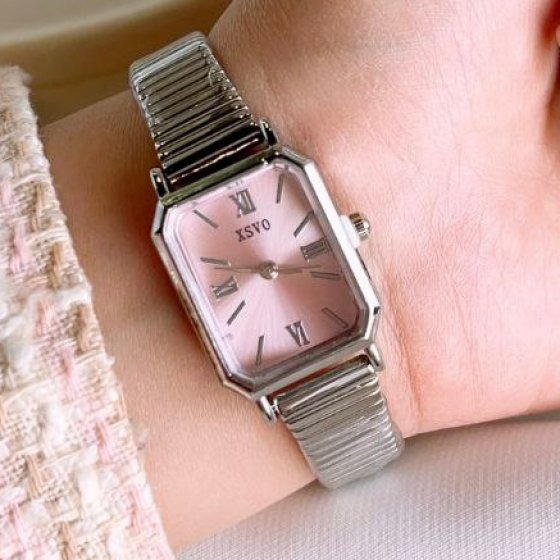 ساعت مچی زنانه بند استیل نقره ایی قفل ریلی طرح یونانی زنونه ایکس وی Xsvo صفحه نمایش مستطیلی صورتی+باطری اضافی کد9495