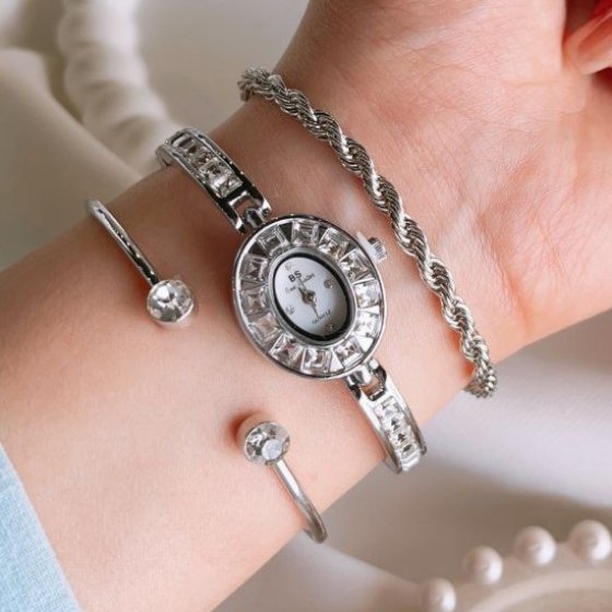 ساعت مچی زنانه طرح نوستالژی زنبوری Original watch برند شرکتی Bee sister بی سیستر نقره ای+باطری اضافی کد9501