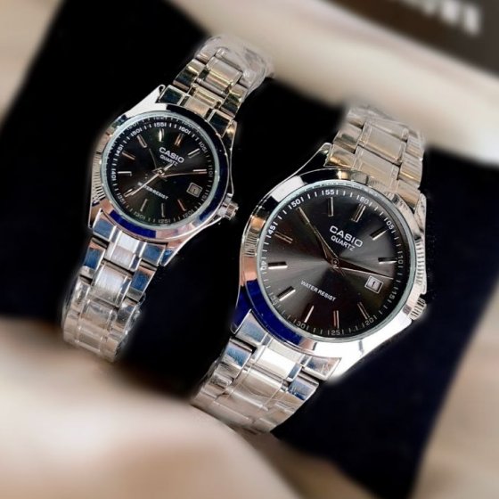 ساعت ست و تکی زنانه و مردانه عقربه ای کاسیو CASIO صفحه گرد مشکی بند استیل نقره ایی - تک+باطری اضافی کد 9509