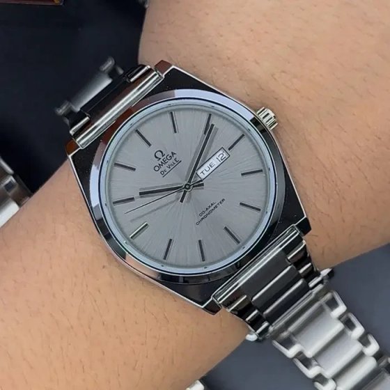 ساعت مچی مردانه امگا OMEGA طرح کلاسیک دو تقویم بند استیل نقره ایی صفحه نمایش طوسی+باطری اضافی کد 9527