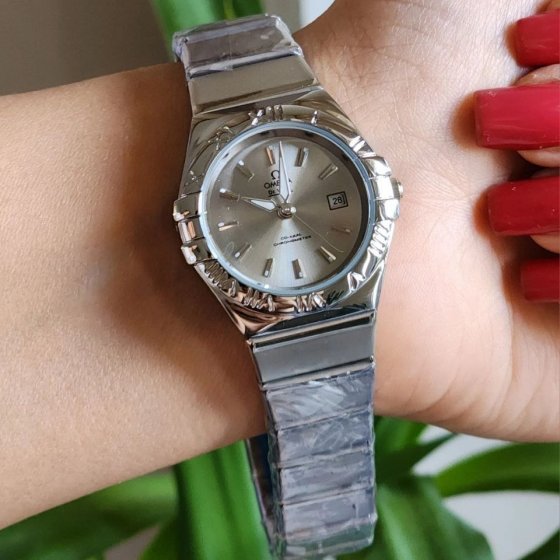 ساعت مچی زنانه‌ امگا omega بند استیل نقره ایی صفحه نمایش سفید شیک و جدید+باطری اضافی کد9534