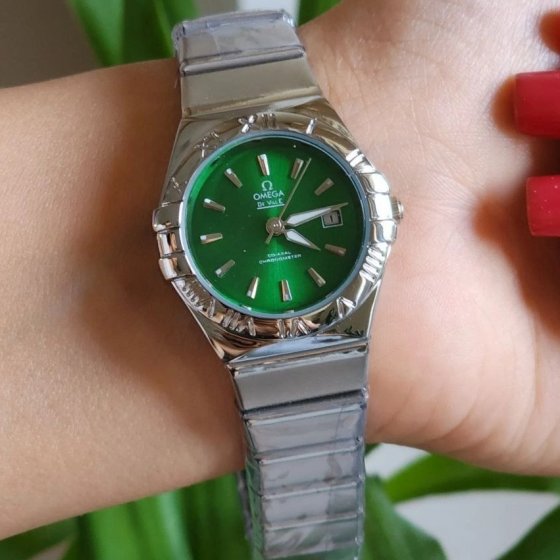 ساعت مچی زنانه‌ امگا omega بند استیل نقره ایی صفحه نمایش صورتی شیک و جدید+باطری اضافی کد 9538