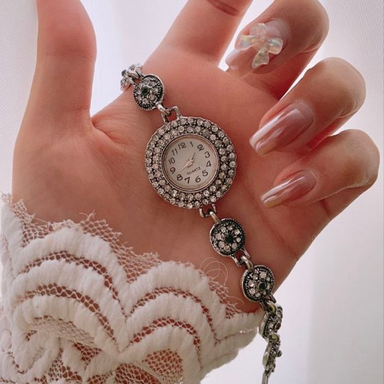 ساعت مچی زنانه نگین دار مجلسی مدل لوفیان نقره ایی+باطری اضافی کد9578