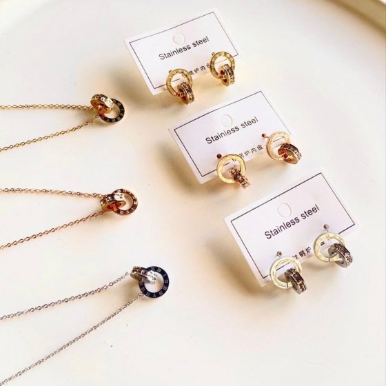 ست گردنبند و گوشواره طرح دو حلقه یونانی کد 28400