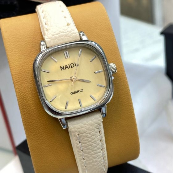 ساعت مچی زنانه و دخترانه نایدو NAIDU مربی بند چرمی مینیمال کرمی +باطری اضافی کد 9784