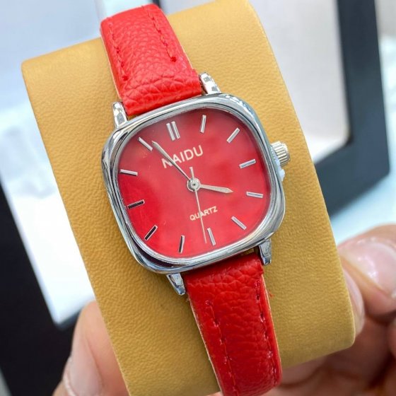 ساعت مچی زنانه و دخترانه نایدو NAIDU مربی بند چرمی مینیمال قرمز +باطری اضافی کد 9787
