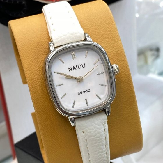 ساعت مچی زنانه و دخترانه نایدو NAIDU مربی بند چرمی مینیمال سفید +باطری اضافی کد 9791
