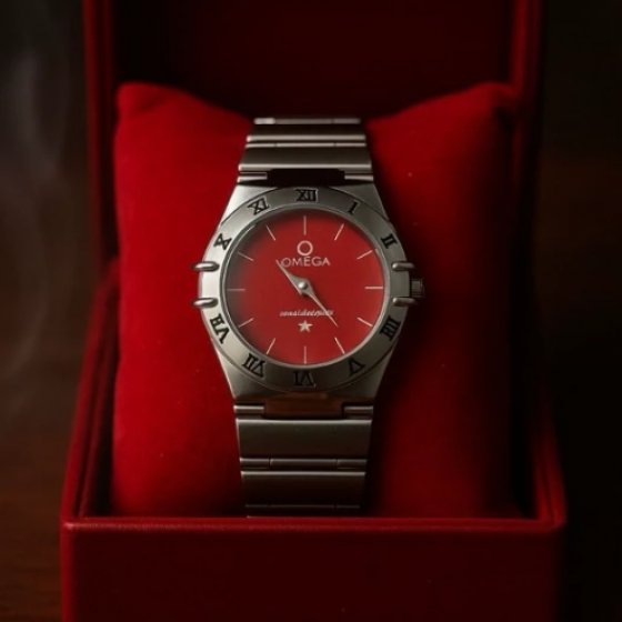 ساعت مچی زنانه امگا OMEGA صفحه گرد قرمز بنده استیل نقره ایی+باطری اضافی کد9919