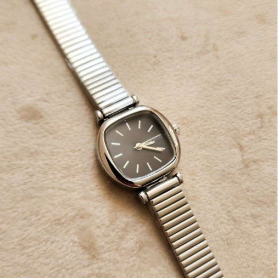 ساعت مچی زنانه ودخترانه نایدو naidu بند استیل کرکره ایی ماری (ریلی) مربعی مینیمال مشکی کد 10113