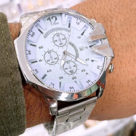 ساعت مچی مردانه  دیزل شاخدار طرح کرنو  DIESEL صفحه بزرگ تقویم دار+باطری اضافی کد 1777
