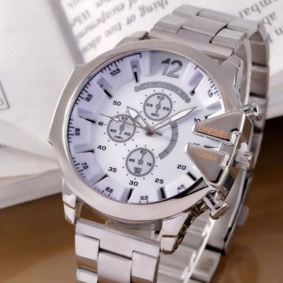 ساعت مردانه طرح دیزل شاخ دار بندنقره ای صفحه سفید صفحه بزرگ تقویم دار+باطری اضافی کد 1971