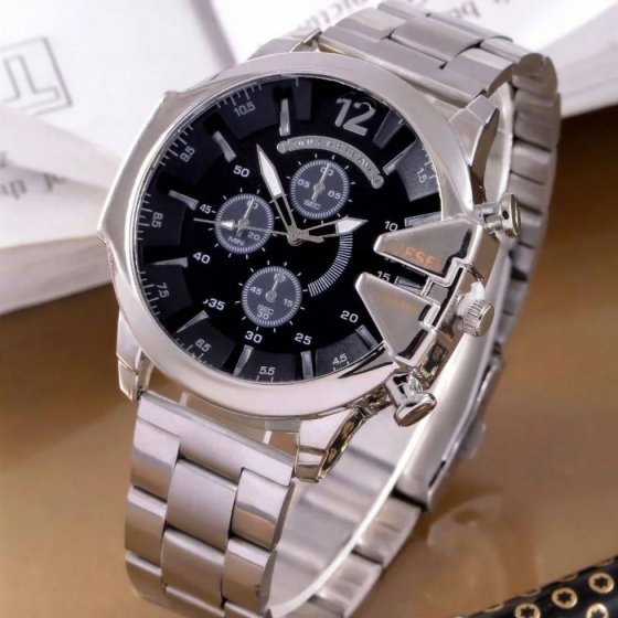 ساعت دیزل مردانه بنداستیل نقره ایی صفحه مشکی شاخ دار تقویم دار صفحه بزرگ برند دیزل+باطری اضافی کد 1972